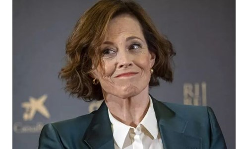 VENEDİK'İN KARİYER ÖDÜLÜ SIGOURNEY WEAVER'İN OLDU